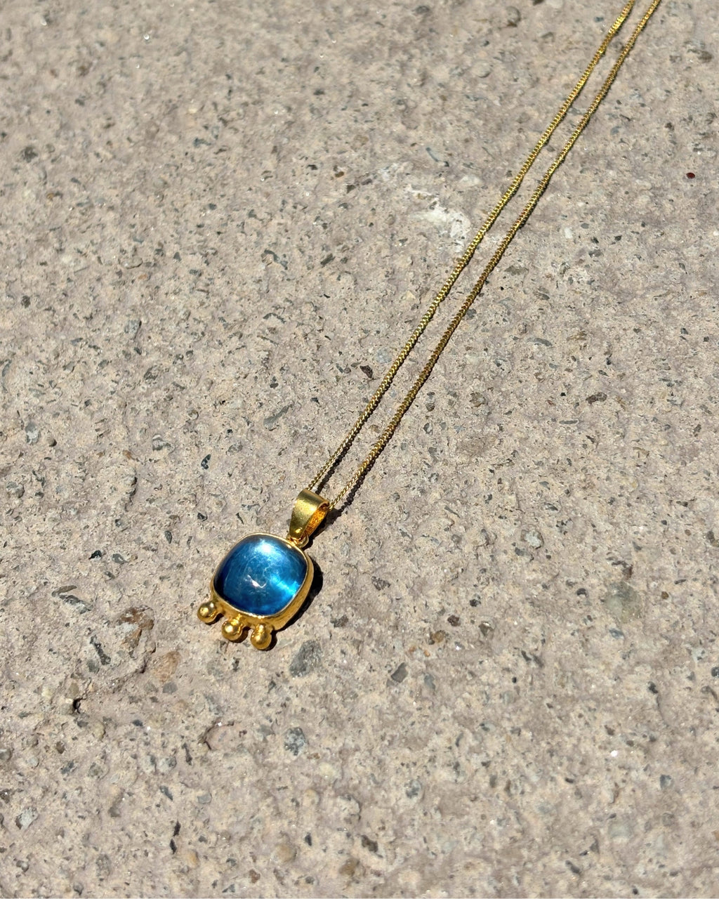 3 Noktalı Topaz Kolye