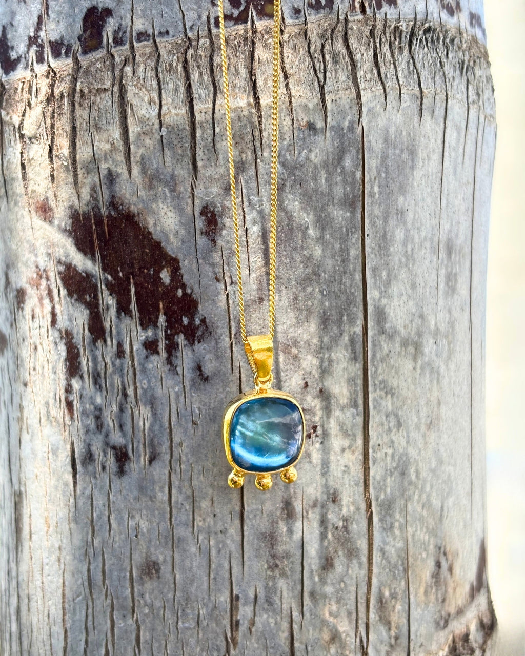 3 Noktalı Topaz Kolye
